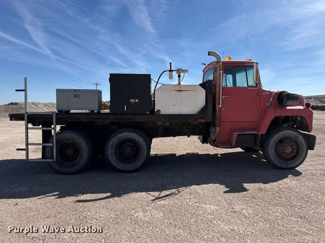 Image of Ford L8000 equipment image 3