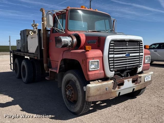 Image of Ford L8000 equipment image 2