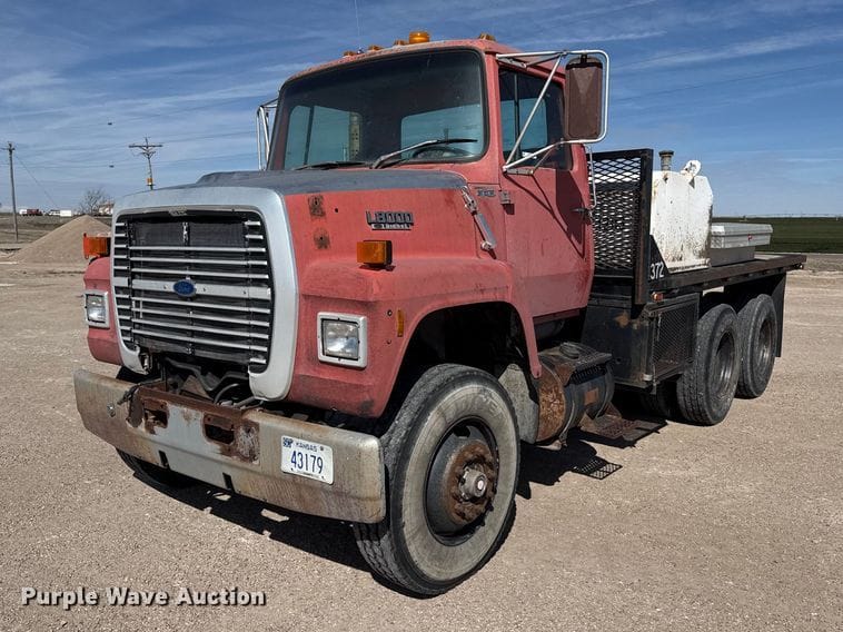 1989 Ford L8000 Equipment Image0