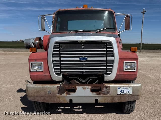 Image of Ford L8000 equipment image 1