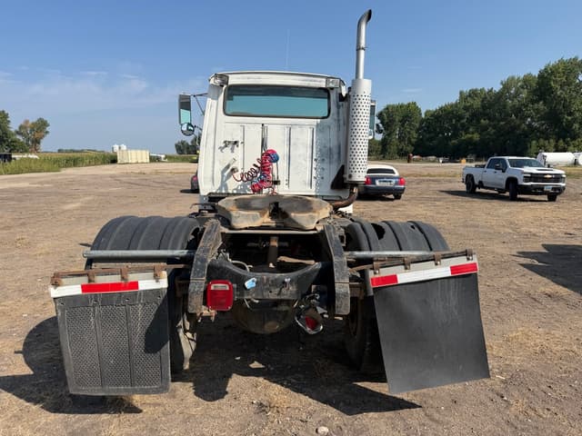 Image of Ford L8000 equipment image 3