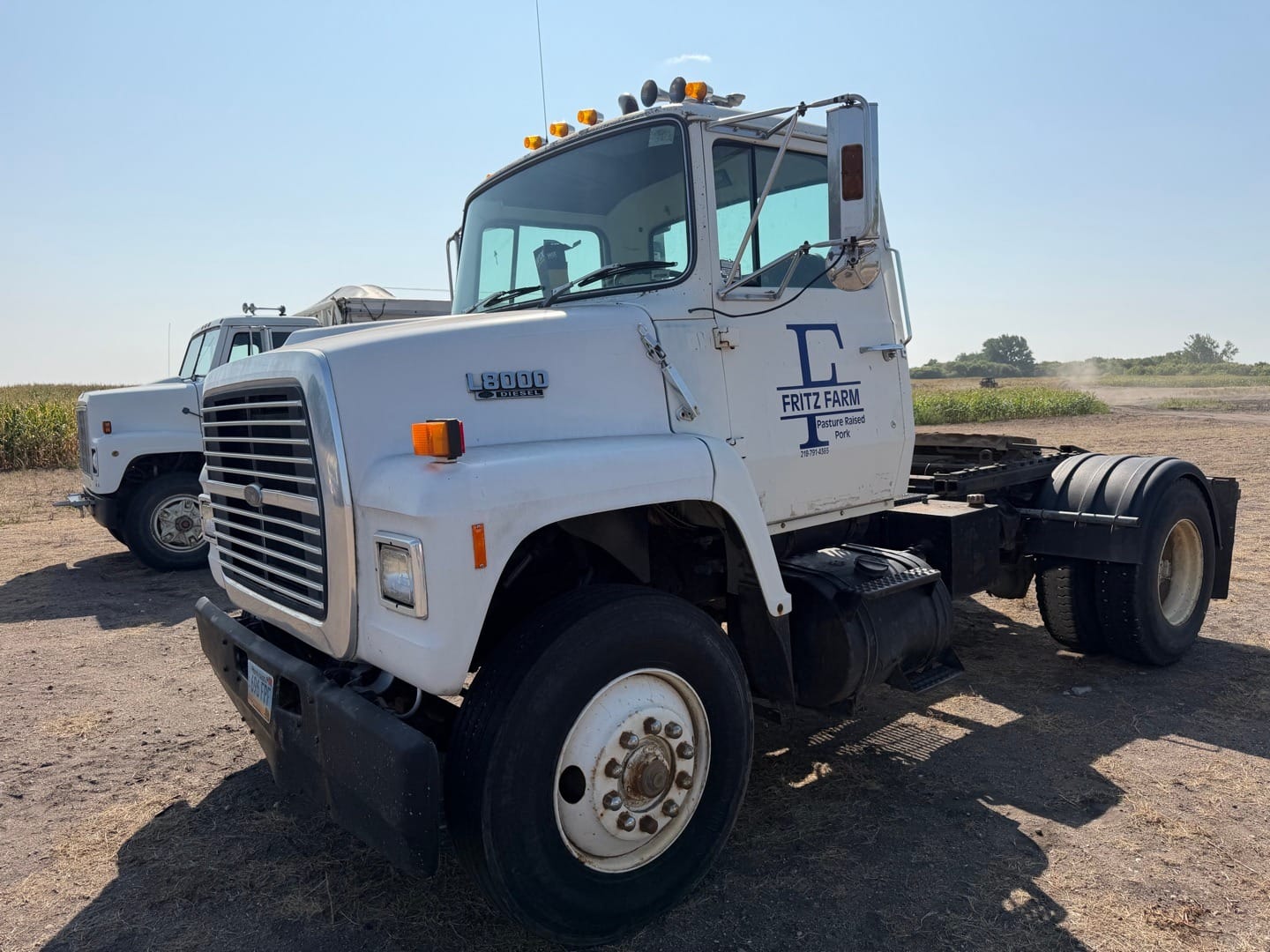 1989 Ford L8000 Equipment Image0
