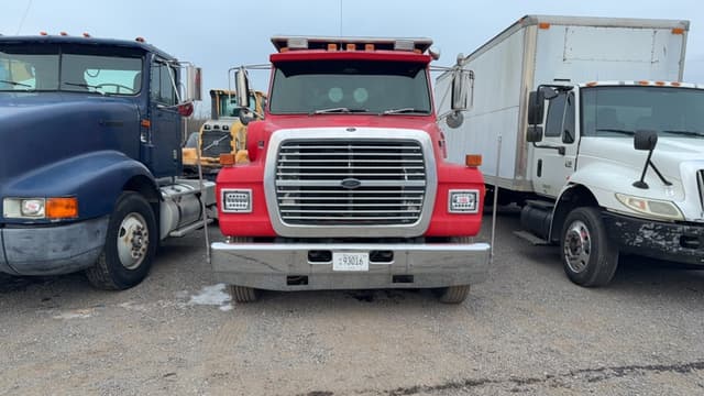 Image of Ford L8000 equipment image 1