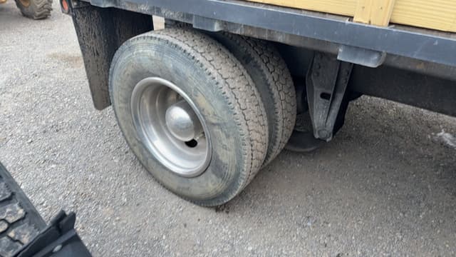 Image of Ford L8000 equipment image 4