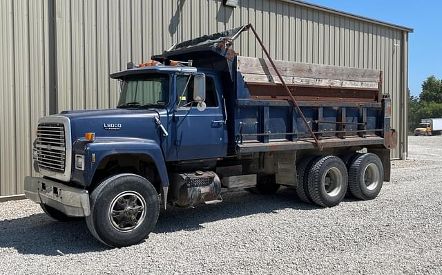 Image of Ford L8000 equipment image 1