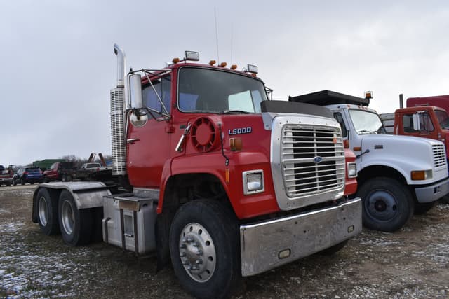 Image of Ford L9000 equipment image 2