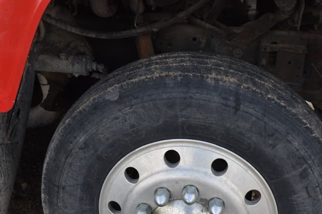 Image of Ford L9000 equipment image 4