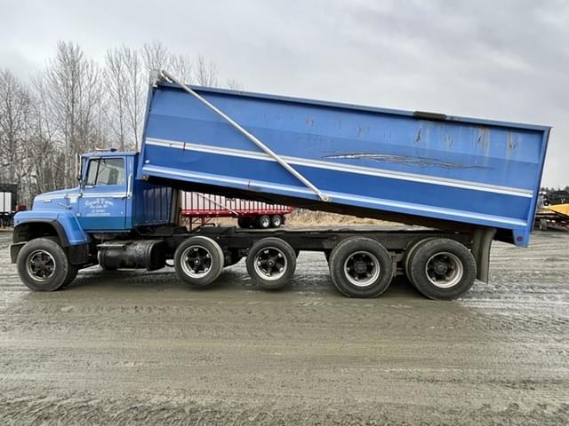 Image of Ford L9000 equipment image 3