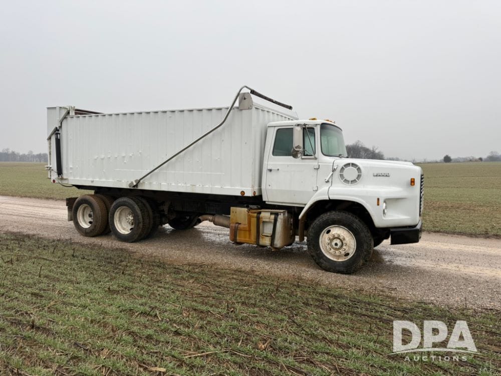 1989 Ford L9000 Equipment Image0