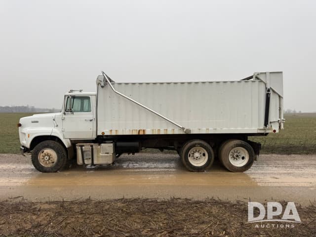 Image of Ford L9000 equipment image 3