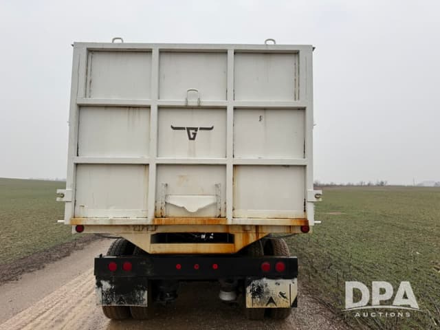 Image of Ford L9000 equipment image 4