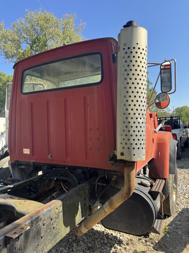 Image of Ford L9000 equipment image 4