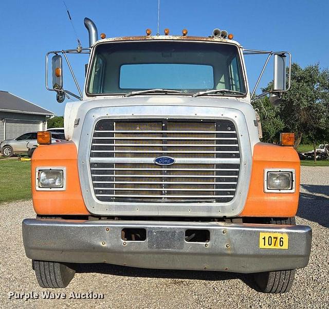 Image of Ford L9000 equipment image 1