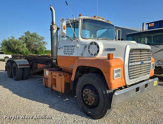 Image of Ford L9000 equipment image 2