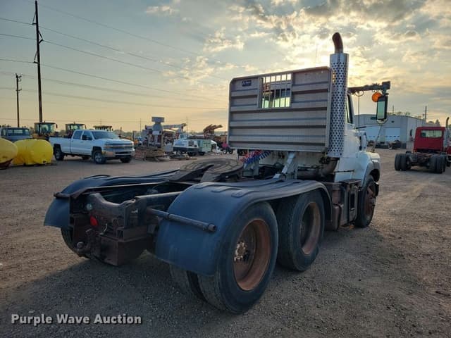 Image of Ford L9000 equipment image 4