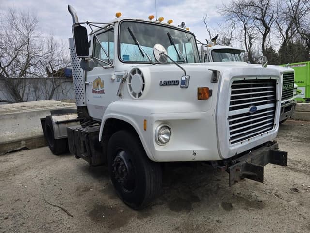 Image of Ford L9000 equipment image 2