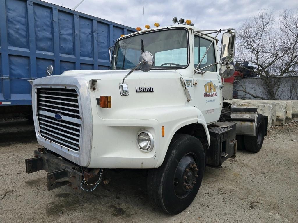 1989 Ford L9000 Equipment Image0