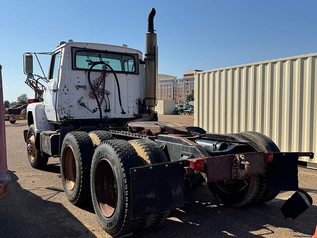 Image of Ford L9000 equipment image 3