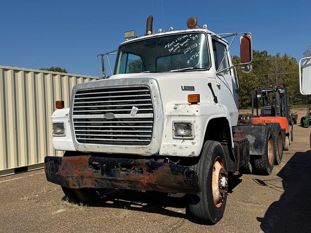 Image of Ford L9000 equipment image 1