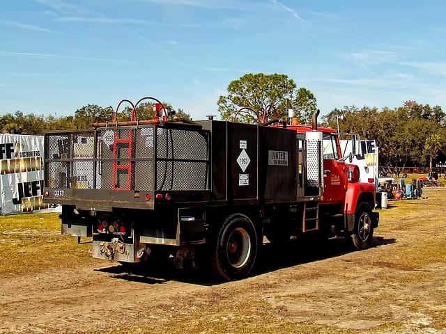 Image of Ford LN8000 equipment image 4