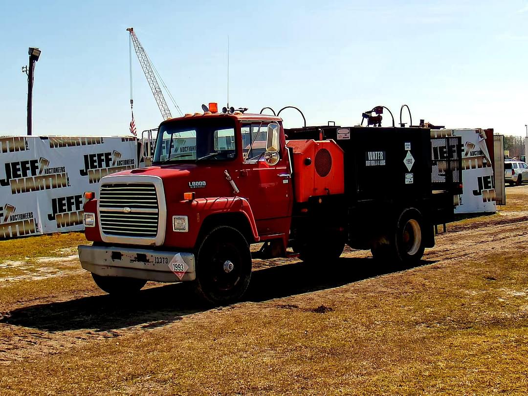 Image of Ford F-8000 Primary image