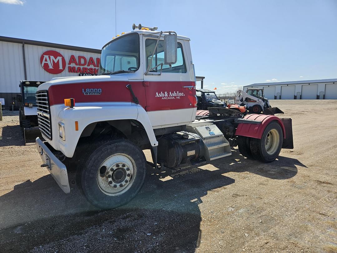 Image of Ford F-8000 Primary image