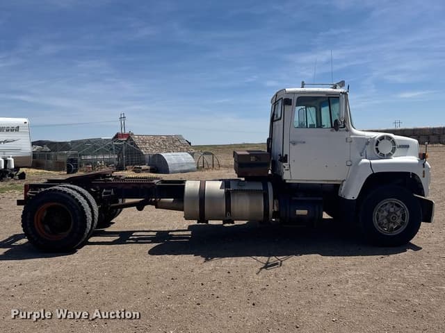 Image of Ford LN9000 equipment image 3