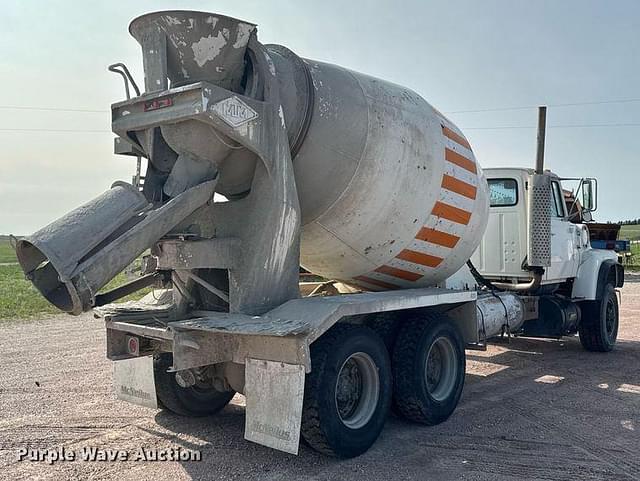 Image of Ford LT8000 equipment image 4