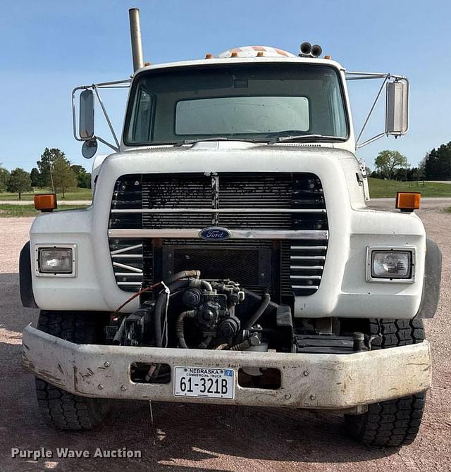 Image of Ford LT8000 equipment image 1