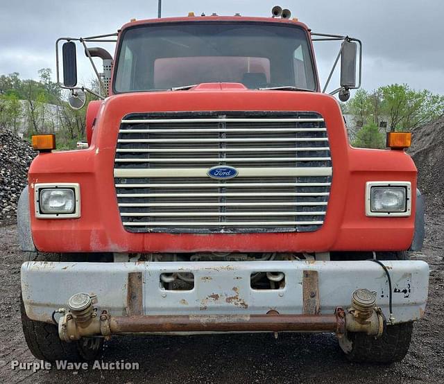 Image of Ford LT8000 equipment image 1