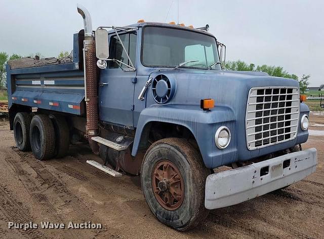 Image of Ford LT9000 equipment image 2
