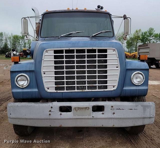 Image of Ford LT9000 equipment image 1
