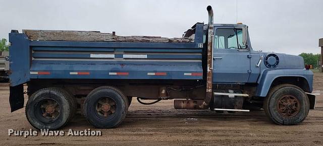 Image of Ford LT9000 equipment image 3