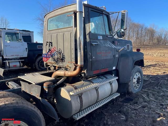 Thumbnail image Ford LTL9000 25