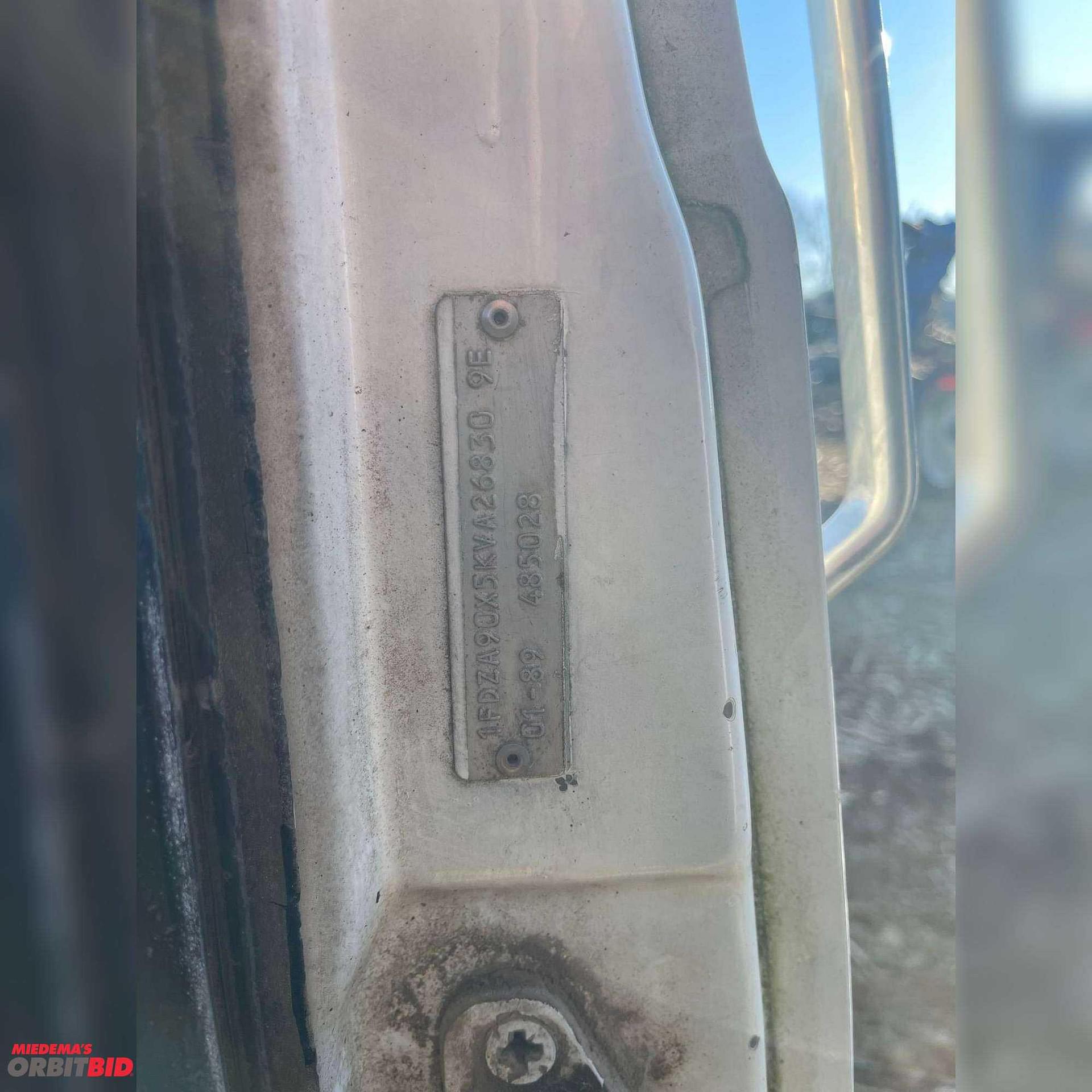 Main image Ford LTL9000 17