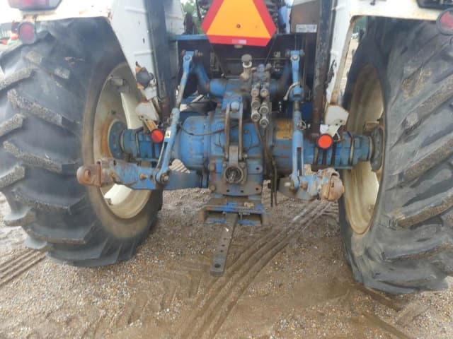 Image of Ford 7710 equipment image 3