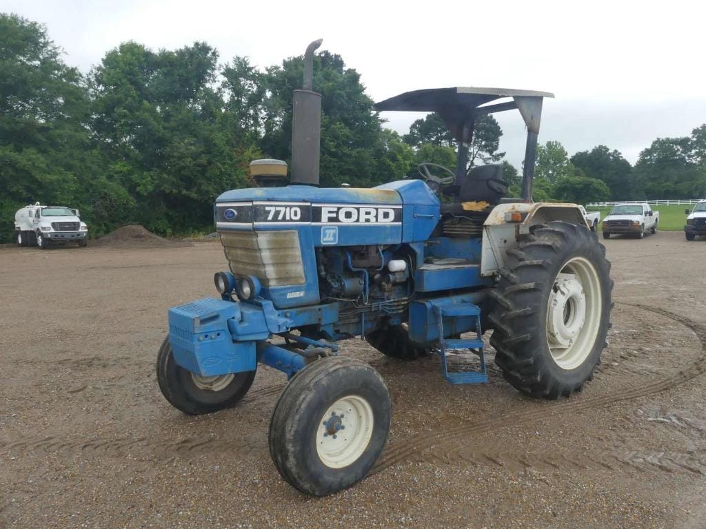 1989 Ford 7710 Equipment Image0