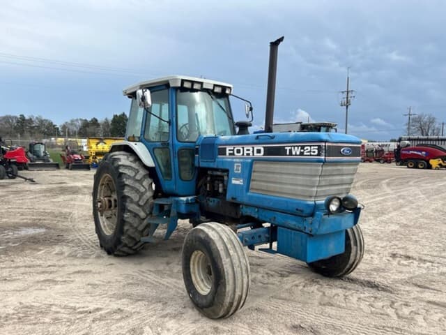 Image of Ford TW-25 equipment image 2