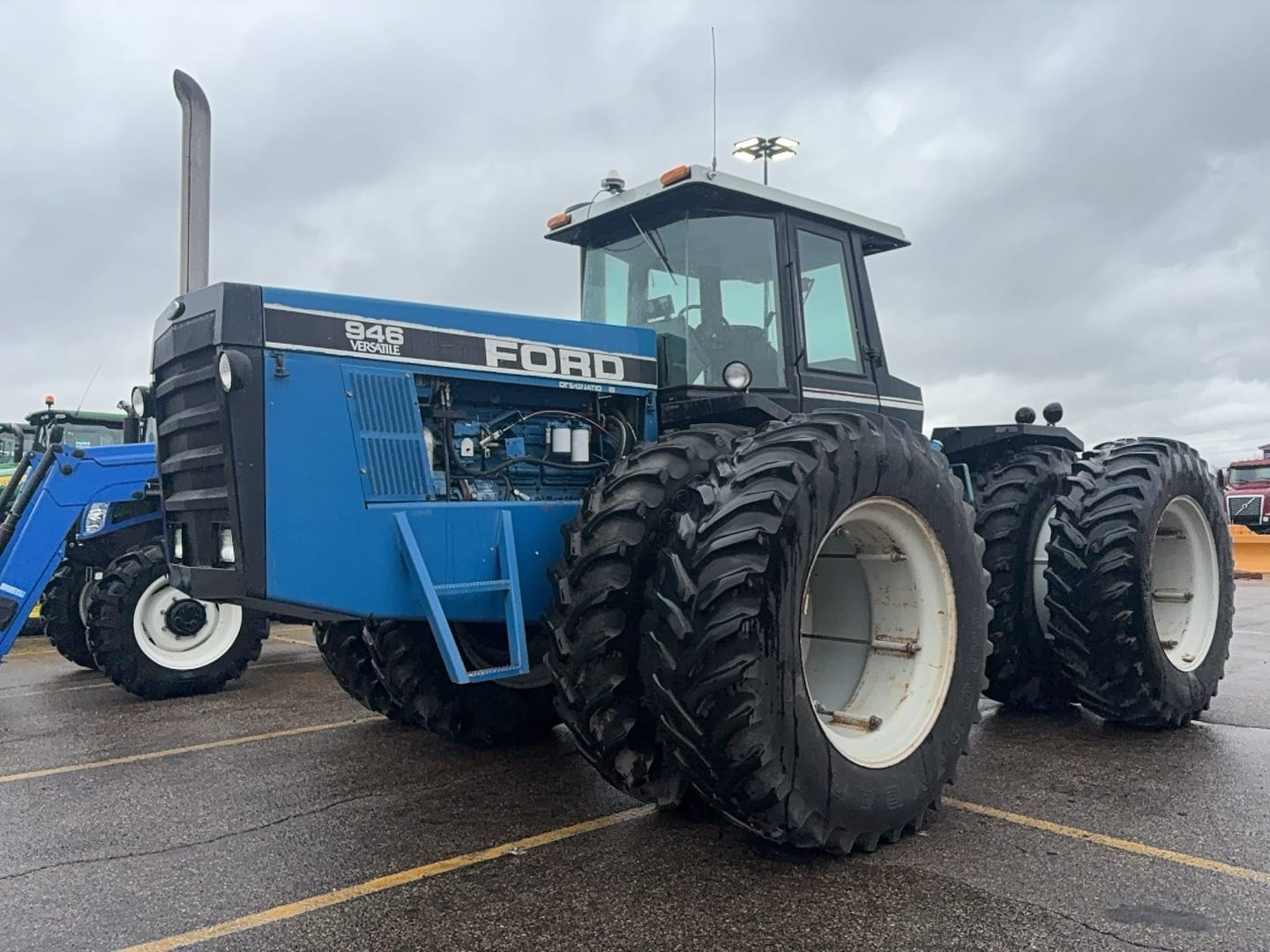 1989 Ford 946 Equipment Image0