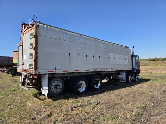 Image of Freightliner Cab Over equipment image 3