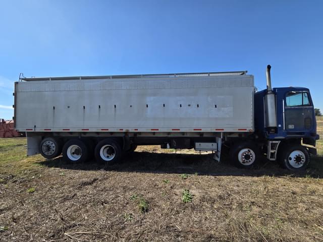 Image of Freightliner Cab Over equipment image 2