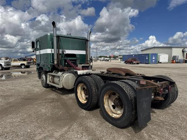 Image of Freightliner FLA086 equipment image 2