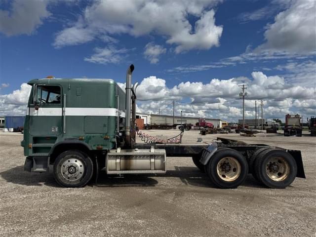 Image of Freightliner FLA086 equipment image 1