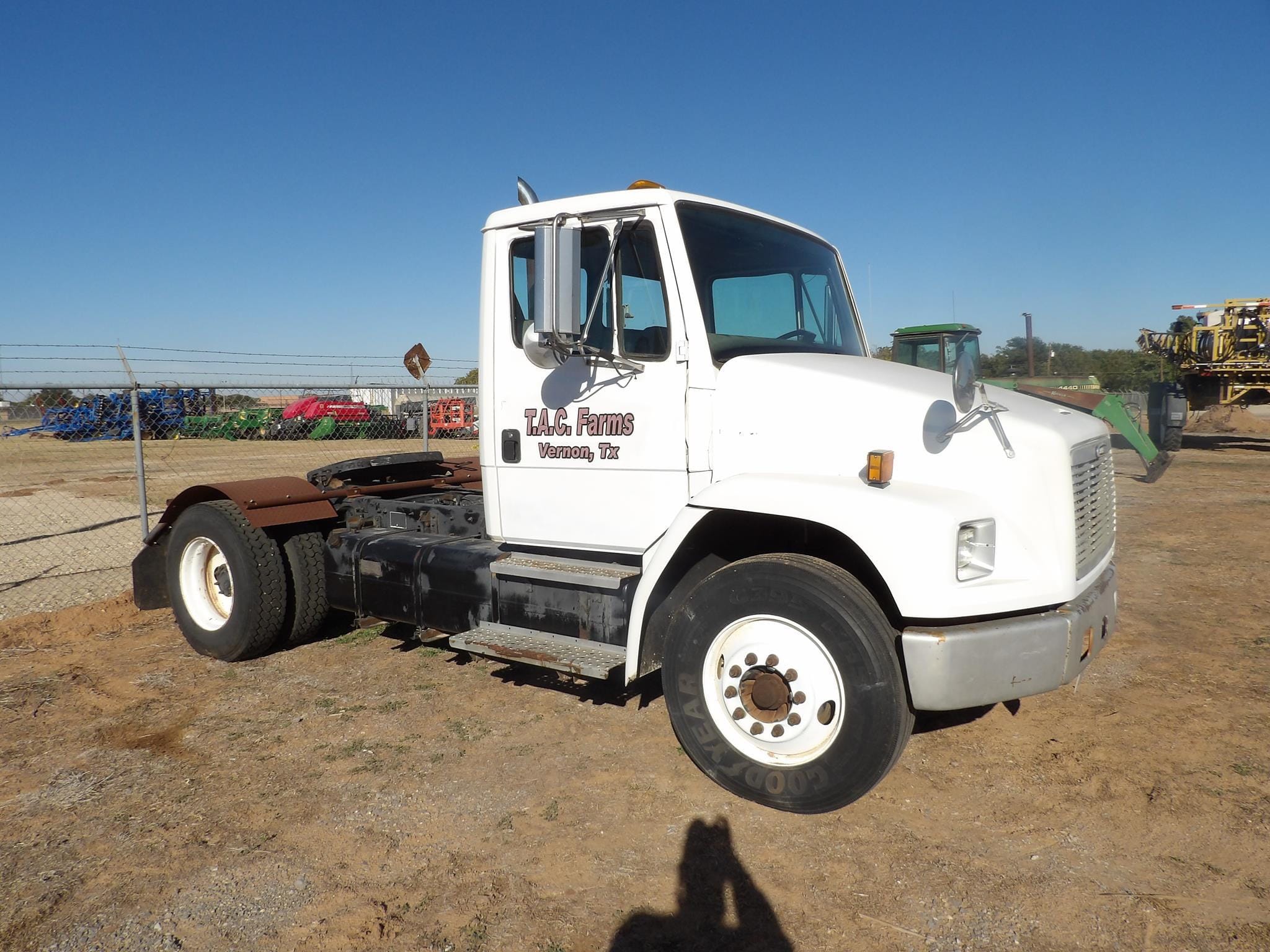 1989 Freightliner FL80 Equipment Image0