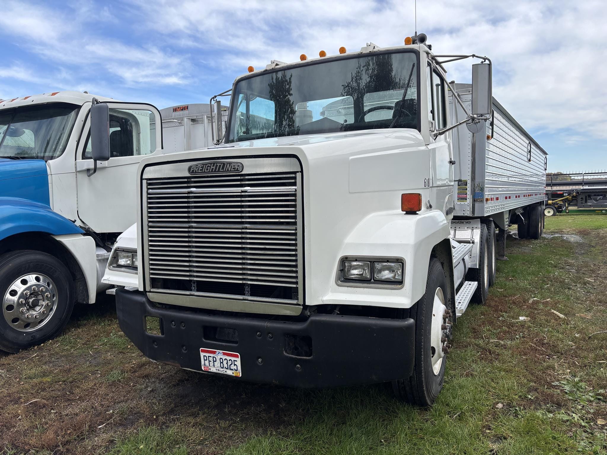 1989 Freightliner FLC112 Equipment Image0