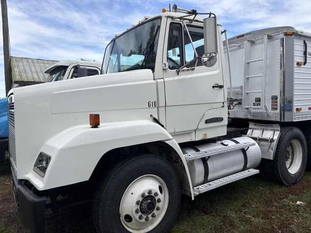 Image of Freightliner FLC112 equipment image 1