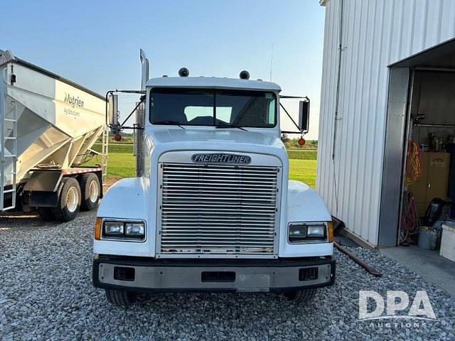 Image of Freightliner FLD120 equipment image 1