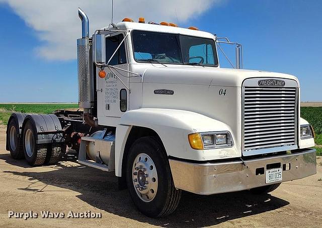 Image of Freightliner FLD equipment image 2