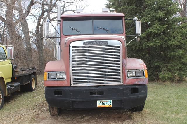Image of Freightliner FLD120 equipment image 2