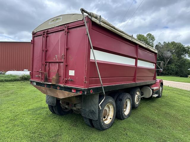 Image of Freightliner FLD120 equipment image 4